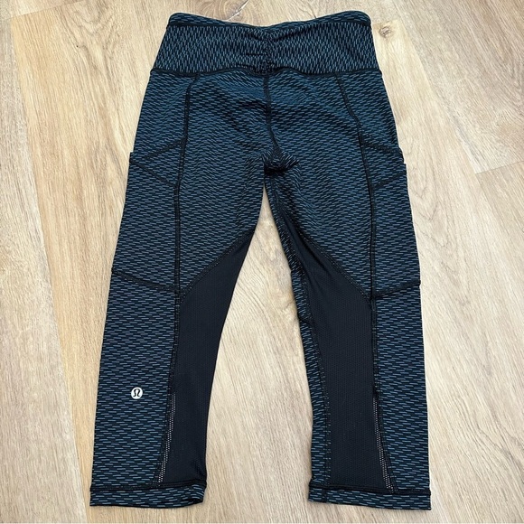 Lululemon Outrun 17" Crop
Score Jacquard Black Indian Ocean / Black - Picture 4 of 16